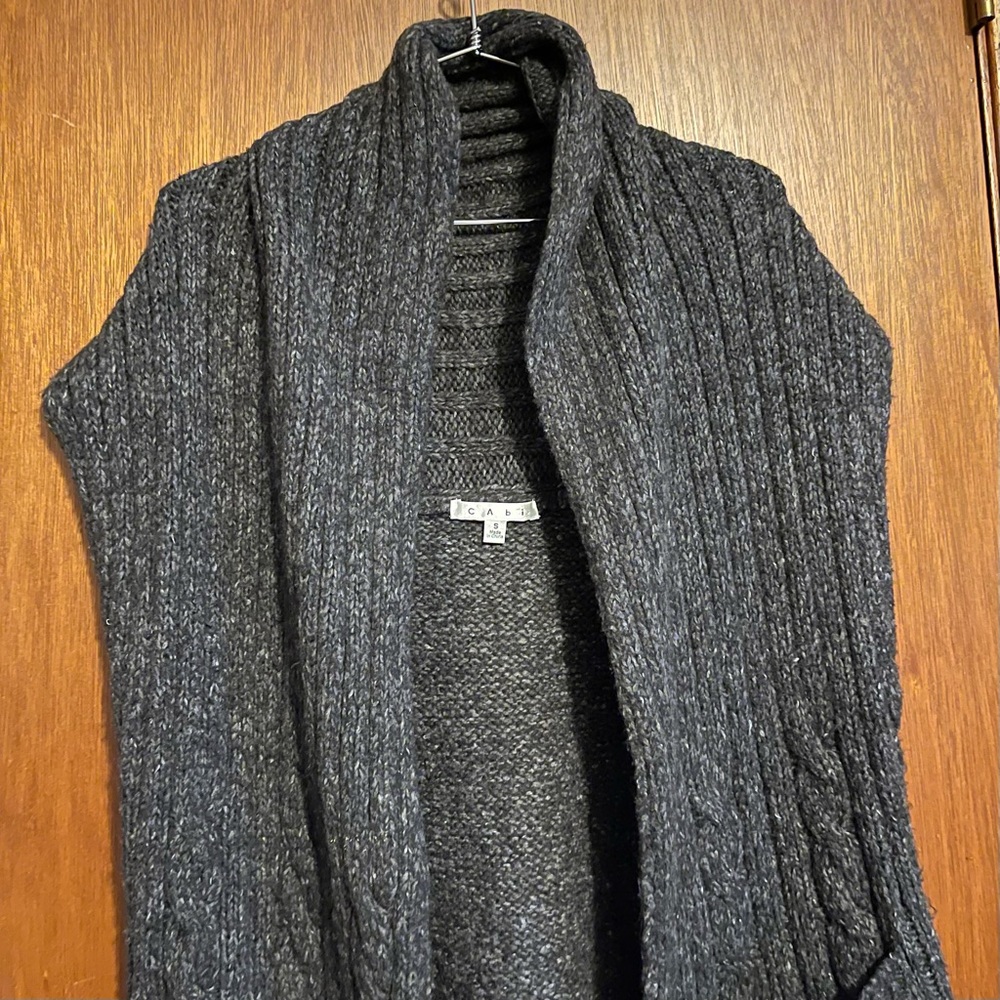 CAbi Gray Fringe Thick Knit Sweater Open Cardigan Vest Size Small - Picture 3 of 7
